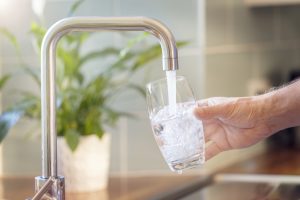clean drinking water from kitchen faucet